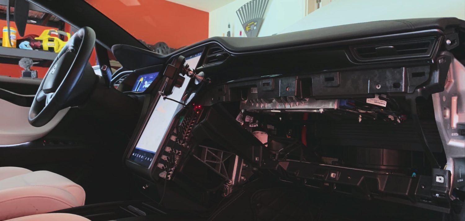 Η Tesla ενδέχεται να αποζημιώσει 4 εκατομμύρια ιδιοκτήτες λόγω ψευδών ισχυρισμών για αυτόνομη οδήγηση
