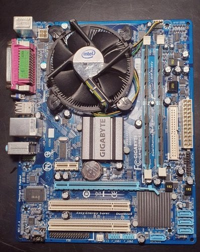 Περισσότερες πληροφορίες για "ΣΕΤΑΚΙΑ Quad Core Q6600/Μητρική/4GB DDR2 (20€)"