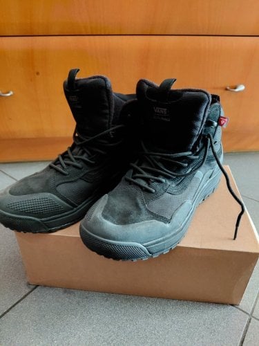 Περισσότερες πληροφορίες για "Μποτακια Vans"