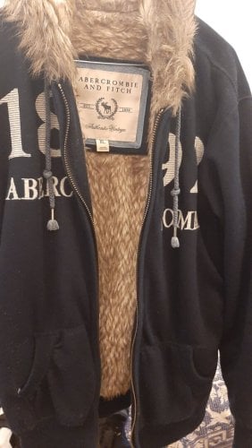 Περισσότερες πληροφορίες για "Ζακέτα  στα 45 ευρώ"