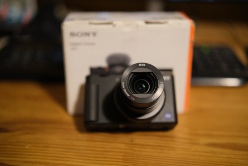 Περισσότερες πληροφορίες για "Sony ZV-1"