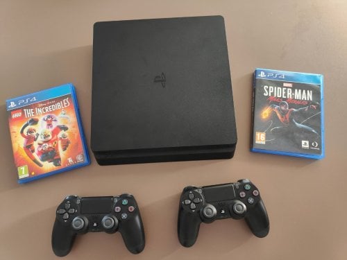 Περισσότερες πληροφορίες για "Sony PS4 500GB Slim + 2x DUALSHOCK 4 + 2 Games"