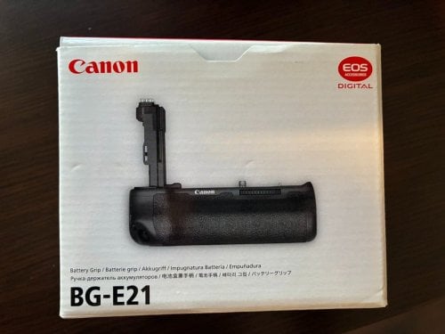 Περισσότερες πληροφορίες για "Canon BG-E21 Battery Grip (EOS 6D Mark II)"