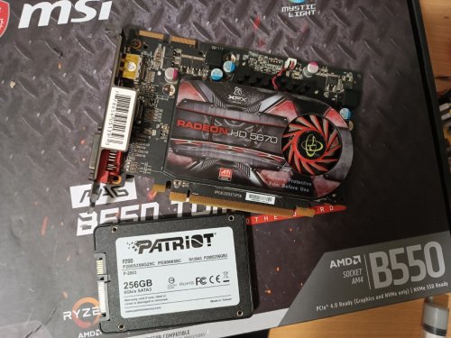 Περισσότερες πληροφορίες για "amd phenom x4 955/asrock 890 GX extreme 3/ 14GB ram/256B SSD/550w psu"