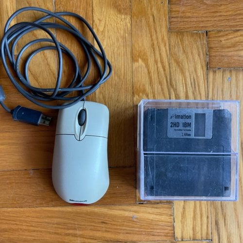 Περισσότερες πληροφορίες για "Microsoft Wheel Mouse Optical + 10 Floppy Disks"
