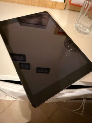 Περισσότερες πληροφορίες για "Apple air + mini 4"