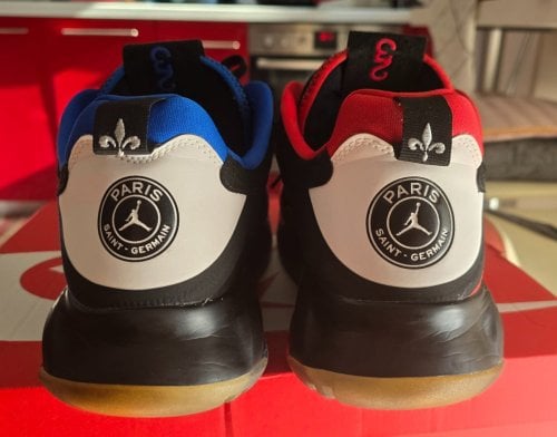Περισσότερες πληροφορίες για "Jordan Air Max 200 Paris Saint Germain"