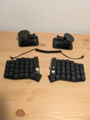 Περισσότερες πληροφορίες για "Split Keyboard SoflePlus με διακόπτες Sunset και Ugreen Stands"