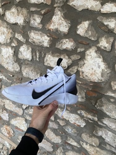 Περισσότερες πληροφορίες για "NIKE G.T Jump"