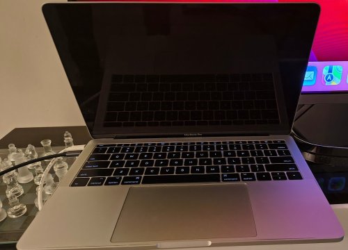 Περισσότερες πληροφορίες για "Apple MacBook Pro 13.3" A1708 2017 (i5/8GB/512GB NVME SSD/Iris Plus Graphics 640)"
