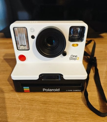 Περισσότερες πληροφορίες για "Polaroid OneStep 2 + Αυθεντική Τσάντα Μεταφοράς"