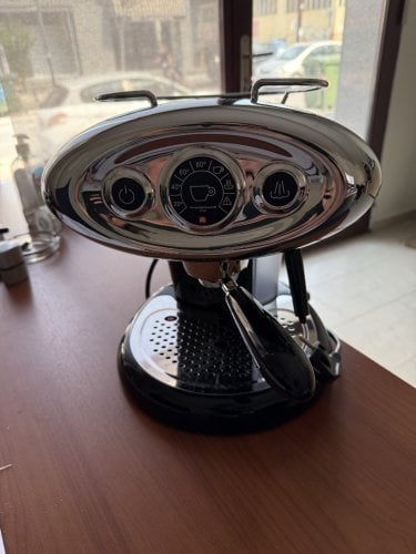 Περισσότερες πληροφορίες για "Μηχανή illy Iperespresso X7.1 Black"