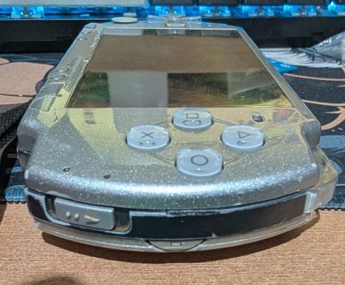 Περισσότερες πληροφορίες για "PSP 2000 -  6.61 PRO-C (παίζει πειρατικά) + ΔΩΡΟ Αντάπτορας CR5400"