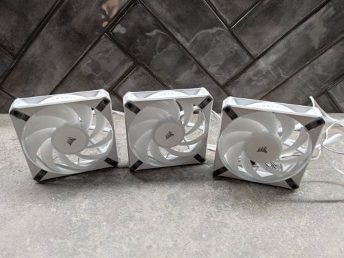 Περισσότερες πληροφορίες για "Corsair iCUE AF120 RGB ELITE 120mm PWM Triple Fan Kit - White"