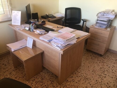 Περισσότερες πληροφορίες για "Εξοπλισμός γραφείου (γραφείο-βιβλιοθήκη-ερμάριο-τραπεζάκι συνεργασίας-συρταριέρα-κρεμάστρα) Νο2"