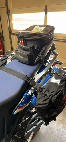 Περισσότερες πληροφορίες για "Tank bag Givi αχρησιμοποίητο (GIVI XS320 Tanklock)"
