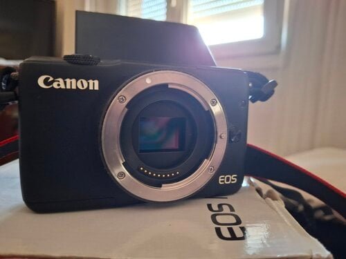 Περισσότερες πληροφορίες για "Canon EOS M10 + EF-M 22mm"