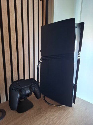 Περισσότερες πληροφορίες για "Ps5 Pro +Γνησια βαση+Μαυρα Plates"