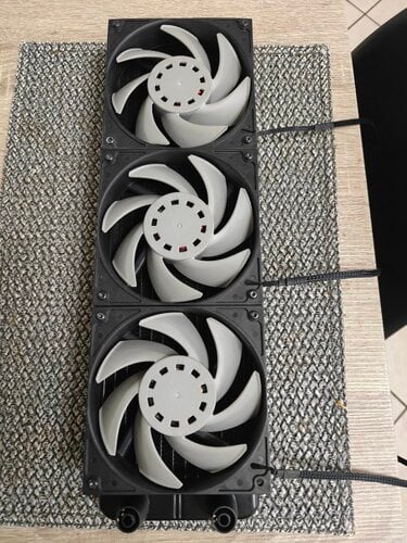 Περισσότερες πληροφορίες για "radiator 360mm της ekwb μαζι με τα fans"