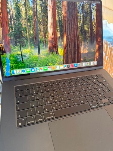 Περισσότερες πληροφορίες για "MacBook Air 15,3” M2, 8Gb Ram, 512Gb SSD."