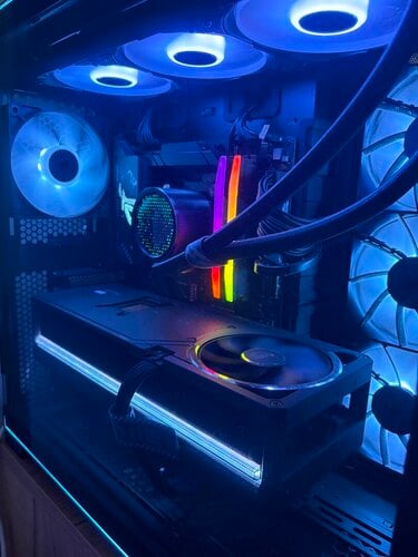 Περισσότερες πληροφορίες για "Ultimate Gaming PC + 4K OLED Monitor | RTX 5080 – Ryzen 7 9800X3D – ASUS ROG OLED 240Hz"