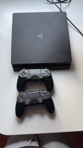 Περισσότερες πληροφορίες για "PS4 SLIM 750GB με 2 controllers"