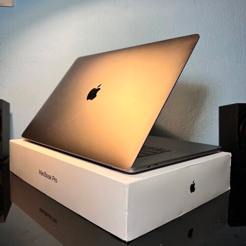 Περισσότερες πληροφορίες για "MacBook Pro 15" 2017 i7 2.8Ghz/16GB/Radeon Pro 555 2GB/256GB"