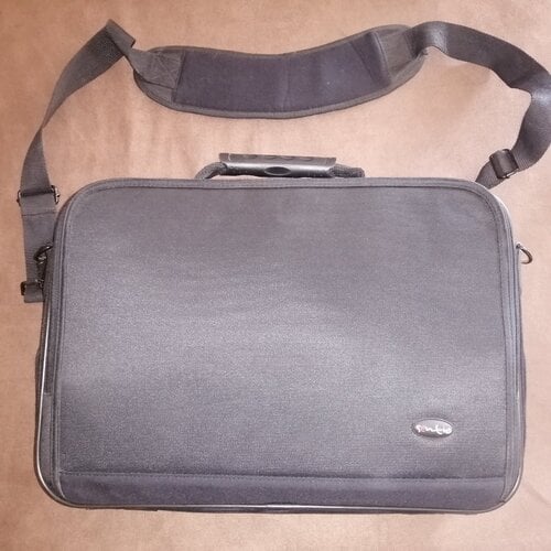 Περισσότερες πληροφορίες για "ΤΣΑΝΤΕΣ LAPTOP 15" και 17""