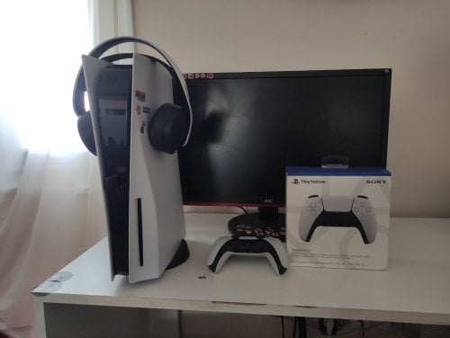 Περισσότερες πληροφορίες για "PS5 + controller + headset + changing"