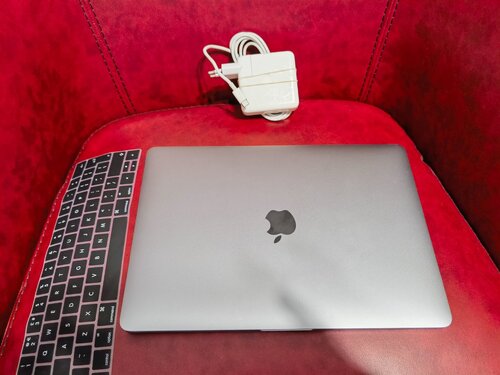 Περισσότερες πληροφορίες για "Hot offer!!Apple MacBook Pro 13" touchbar 2017 i7 16gb 256gb ssd"