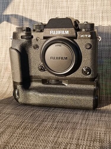 Περισσότερες πληροφορίες για "Fujifilm X-T2 + battery grip"