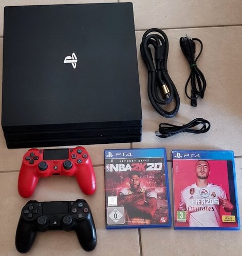 Περισσότερες πληροφορίες για "PS4 Pro με 2 χειριστήρια και 2 παιχνίδια"