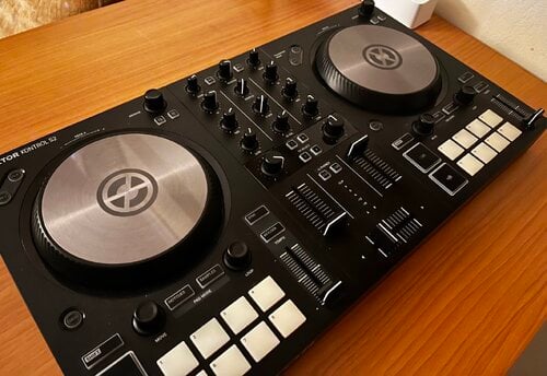 Περισσότερες πληροφορίες για "Traktor S2 Mk3"