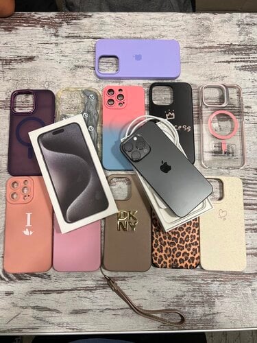 Περισσότερες πληροφορίες για "iPhone 15 pro max 256 titanium ελληνικό από public με 94% μπαταρία απόδειξη 20 θήκες"