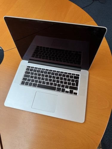 Περισσότερες πληροφορίες για "Apple MacBook Pro 15” 2015 A1398 i7 16GB — Χωρίς SSD — Για Ανταλλακτικά/Επισκευή"