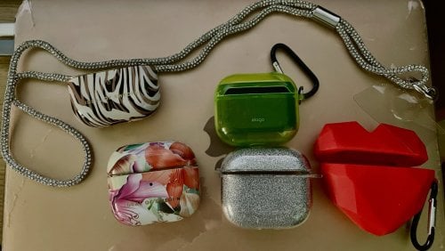 Περισσότερες πληροφορίες για "5 θήκες για AirPods 3 15 euros"