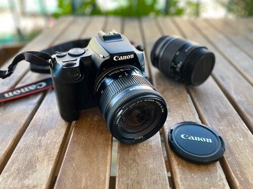 Περισσότερες πληροφορίες για "Canon EOS 250D"