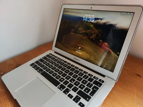 Περισσότερες πληροφορίες για "Apple MacBook Air 13'' , έτος 2017, i5, RAM 8GB, 128GB SSD"