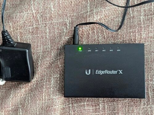 Περισσότερες πληροφορίες για "Ubiquiti Edgerouter X"