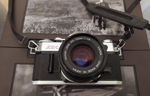 Περισσότερες πληροφορίες για "Canon AE-1 μαζι με φακο 50mm 1.8"
