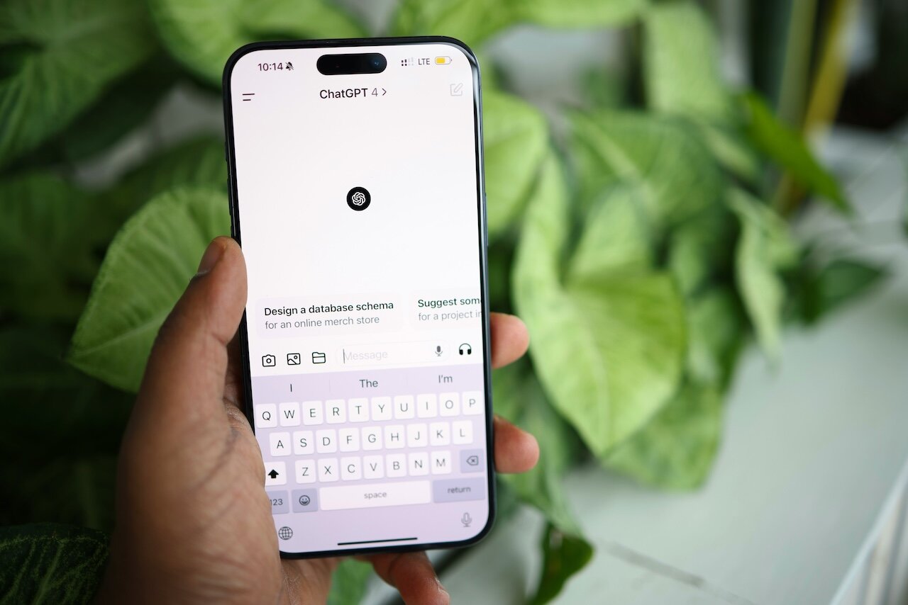 Περισσότερες πληροφορίες για "Το ChatGPT της OpenAI δέχεται 2,5 δισεκατομμύρια prompts καθημερινά"