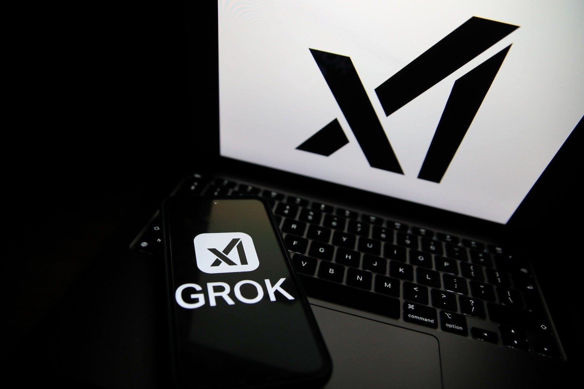 Περισσότερες πληροφορίες για "Το Grok 4 έρχεται με premium συνδρομή 300 δολαρίων μηνιαίως"