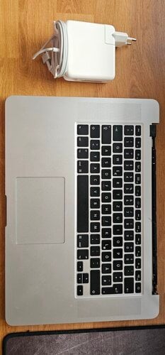 Περισσότερες πληροφορίες για "Apple MacBook Pro 15" 2015 2,8 GHz Quad-Core Intel i7, 16 GB, SSD 500 GB (γερμανικό πληκτρολόγιο)"