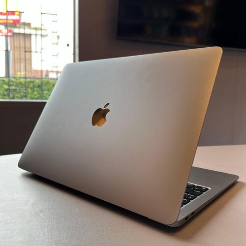 Περισσότερες πληροφορίες για "MacBook Air M1 8GB / 256GB – Άριστη κατάσταση, 26 κύκλοι φόρτισης / 99% υγεία μπαταρίας"