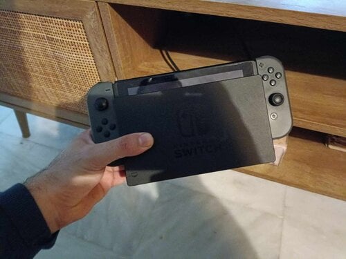 Περισσότερες πληροφορίες για "Nintendo Switch  Χανιά χέρι με χέρι δινεται με ολα τα αξεσουαρ σκετο χωρις παιχνίδια - ΟΧΙ ΠΑΖΑΡΙΑ!!"