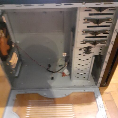 Περισσότερες πληροφορίες για "Thermaltake sopranoRS"