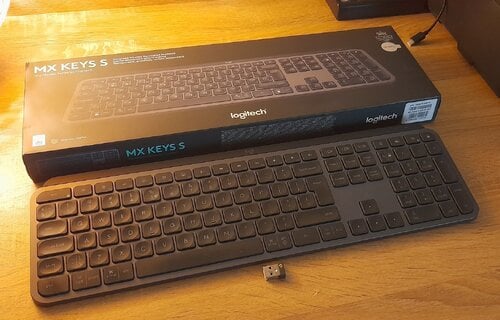 Περισσότερες πληροφορίες για "Logitech MX Keys S"