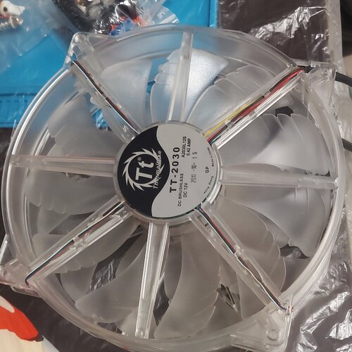 Περισσότερες πληροφορίες για "Thermaltake TT-2030 20cm case fan"