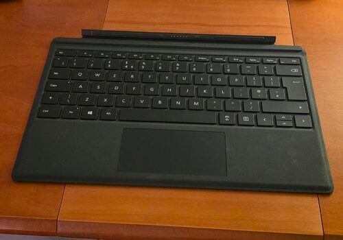 Περισσότερες πληροφορίες για "Microsoft Surface Pro μαγνητικό πληκτρολόγιο (magnetic keyboard)"