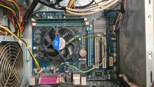 Περισσότερες πληροφορίες για "SET i5 2500k + 8GB RAM + Motherboard h61m Gigabyte + Cooler"